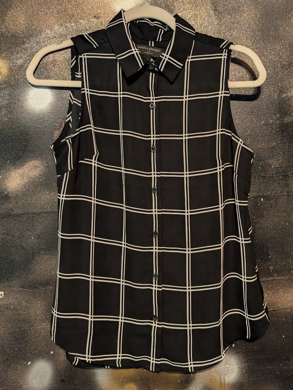 Banana Republic Black and White Windowpane Sleeveless Button-Down Top